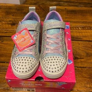 Twinkle Toes by Skechers Girls Shoes Size 2 Youth. New